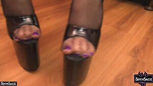 Look At Sinn Sage's Big Ass As She Strips And Shows Her Pussy!