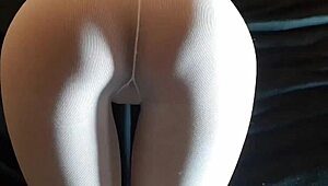 look at this milf's big ass in pantyhose