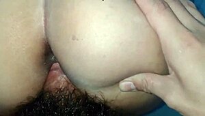 La hijastra enamora a su padrastro y le pide embarazarla en escenas maduras detalladas