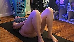 Watch This Milf Bend Her Big Ass in Morning Yoga!