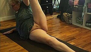 Watch This Milf Bend Her Big Ass in Morning Yoga!