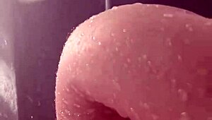 i'm that hot saudi-arabian stepsis snowwhite masturabting in the sunny shower in los angeles usa