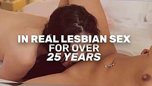 Scissoring sirens in a steamy cheating affair