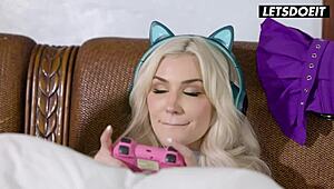 gamer girls engage in lesbian threesome with pussy licking