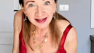 I luv this hot mature shaved pussy up close, fingerin it slowly and makin it wet.