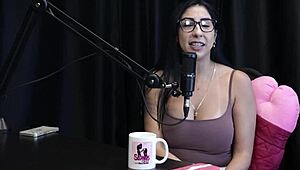 fica no controle quando n�o grava com atores todo m�s tinha uma safadeza com o gringo e ia sozinha na casa de swing - renatinha melo watch on sheer red