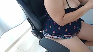 VIDEO FILTRADO DE PROFESORA DE COLEGIO EN VIDEOLLAMADA CON DIRECTOR