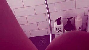 i'm that hot saudi-arabian stepsis snowwhite masturabting in the sunny shower in los angeles usa