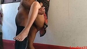 गाँव की टीचर स्टूडेंट के साथ समय बिताती है ऑफिशियल वीडियो में