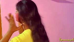 क्या आपने देखा कि हॉट हाउसवाइफ ने दो बार मुँह में कुम लिया?