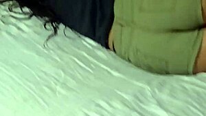 mi coño se moja cuando el viejo asqueroso me toca