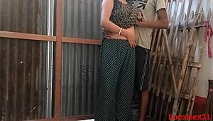 गाँव की टीचर स्टूडेंट के साथ समय बिताती है ऑफिशियल वीडियो में