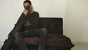 tocando a mi cachonda hermanastra latina como si fuera una guitarra, qué locura 😏