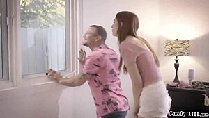 घर पर अकेली 18+ टीने पड़ोसी से एनल होती है चौंकाने वाले मिलन में