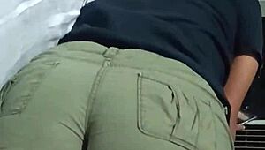 mi coño se moja cuando el viejo asqueroso me toca