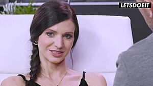 पतली यूक्रेनियन ऑंटी एरियन जॉय की गैंड में बड़ा इटालियन लंड - उसकी हद