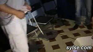 2 french milfs amatrices en bukkake dans un cinema