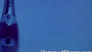 Blonde bombshell dances seductively on stage