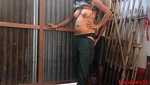 गाँव की टीचर स्टूडेंट के साथ समय बिताती है ऑफिशियल वीडियो में