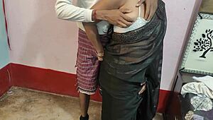 कंट्री रैंच में, यह हॉट बंगाली मुस्लिम लेडी बड़ी गैंड के साथ अपने हिंदू बॉयफ्रेंड द्वारा डॉगीस्टाइल में बेंट ओवर हुई, जिससे एनल असफकिंग और ब्लैक साड़ी में क्रीमपाई हुई