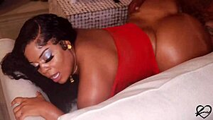 Big booty black beauty performs with Jayla Page