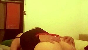 Milf Encuentro A Mi Suegra Sola En La Habitación Y Me Propone Que La Folle Antes Que Llene Mi Novia Y Nos Pille