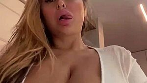 Marinajuicyblonde fucking with the bed i want a big dick big natural tits