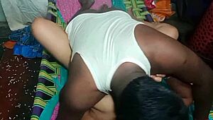 इंडियन वाइफ हसबैंड फ्रेंड से हार्ड फक हुई