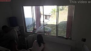 Corno Com Problema Auditivo Lava A Louça Enquanto Sua Mulher Faz Sexo Com Negão Escondido