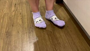 Living Together Couple's Sex: Can't Hold Back From Her Naked Apron Look, Creampied In The Kitchen