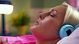 Lesbea petite blonde lovita fate romantic lesbian sex fingering and scissoring orgasms with lady dee 💕