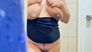 want to see muna si tita tease with her big boobs and hairy pussy?