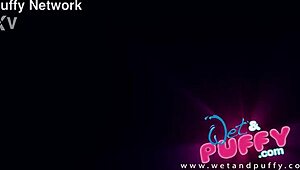 All natural amanda clarke gets wet and puffy with dildo masturbation