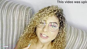 hand in pussy makes her squirt