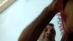 me pilla en el baño y me folla con blowjob y cum