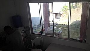 Corno Com Problema Auditivo Lava A Louça Enquanto Sua Mulher Faz Sexo Com Negão Escondido