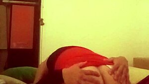 Milf Encuentro A Mi Suegra Sola En La Habitación Y Me Propone Que La Folle Antes Que Llene Mi Novia Y Nos Pille