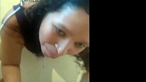Watch Deisyyeraldine suck cock and swallow cum!