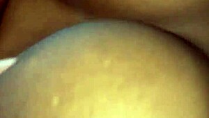 qui veut jouer avec mes gros seins et mon cul noir ebony