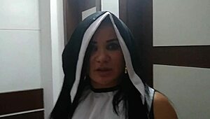 Paródia Freira Bianca Confessa Seus Pecados No Microfone Do Padre Fava De Mel Tudo Isso Porque Nasceu Num Convento Veja Completo Em Xv Red