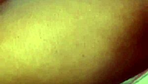 qui veut jouer avec mes gros seins et mon cul noir ebony