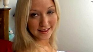 i'm watchin this blodne babe suckin dick so hard