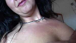 Toda Una Señora En La Calle ¡Una Guarra En La Cama!