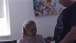 Vicky meets customer as secretary without protection