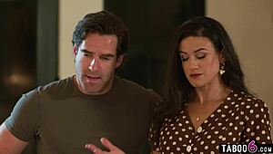 मुझे लगता है हॉली डे, वो नॉटी एक्सचेंज स्टूडेंट, को अच्छी स्पैंकिंग चाहिए