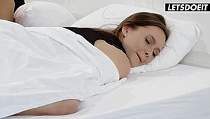 स्टेसी क्रूज 19yo चेक हॉट बेब लवर से डीप चुदाई ले रही लेट्सडूईट पर