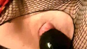 teen amateur fucks huge fat ass with fisting plug