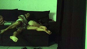 Madrasta Divide Sofa Com Enteado 😏