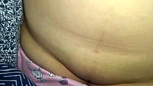 la mujer de mi tío me mando esto mientras yo estaba en el cuarto de al lado?