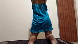 This hot bhabhi is SHOWING off her FAT ASS and CHUT in a casual way